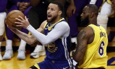 开云体育直播-湖人客场逆转，取得关键胜利