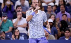 开云APP-包含法网碾压温网，梅德韦杰夫带队取胜的词条