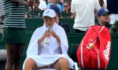 开云在线直播-温网险胜ATP总决赛，蒂姆关键制胜