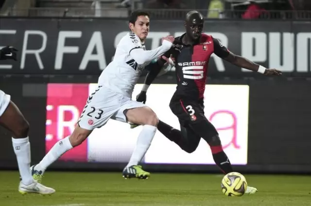 关于兰斯主场战平亚眠，争夺一分的信息