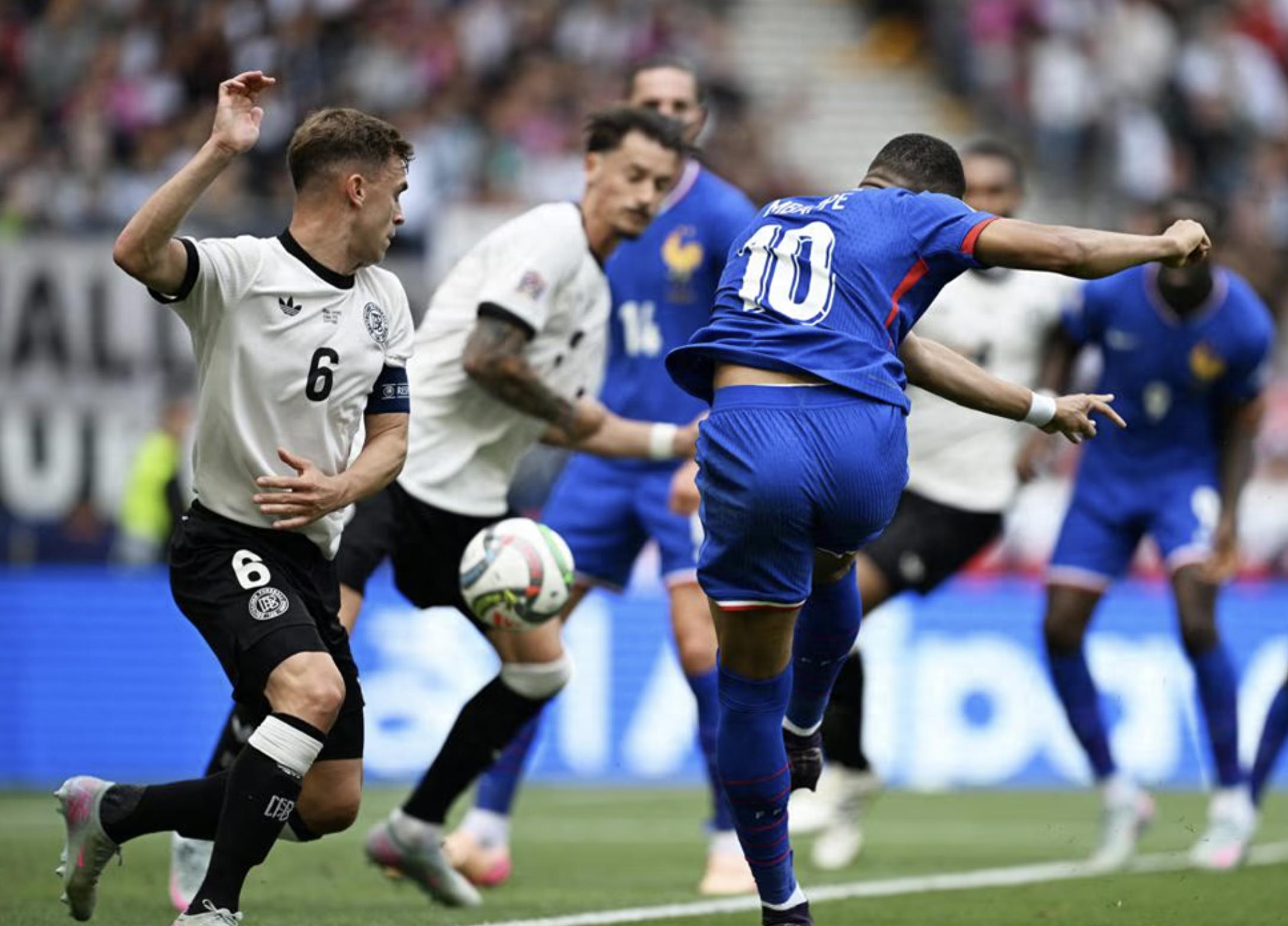 澳大利亚篮球队力克法国队取得胜利