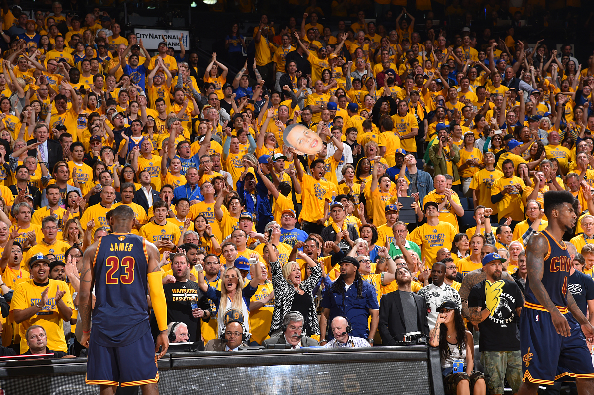 湖人客场逆转，取得关键胜利