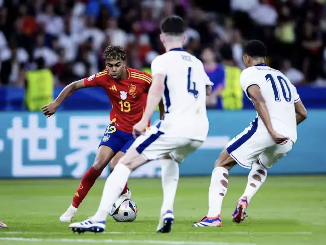 包含西班牙队惨遭淘汰，再战之路漫长的词条