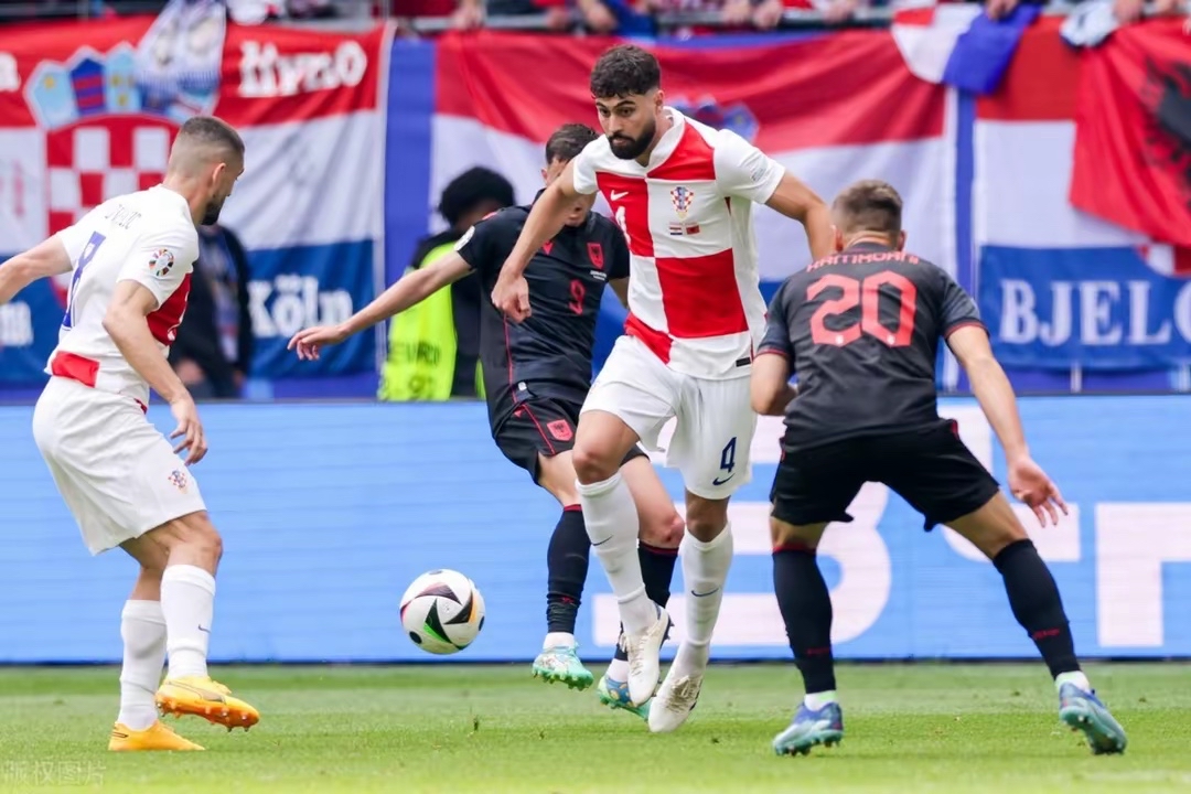 包含罗马尼亚全队备战克罗地亚欧洲杯资格赛,实力受考验的词条 包含罗马尼亚全队备战克罗地亚欧洲杯资格赛,实力受考验的词条