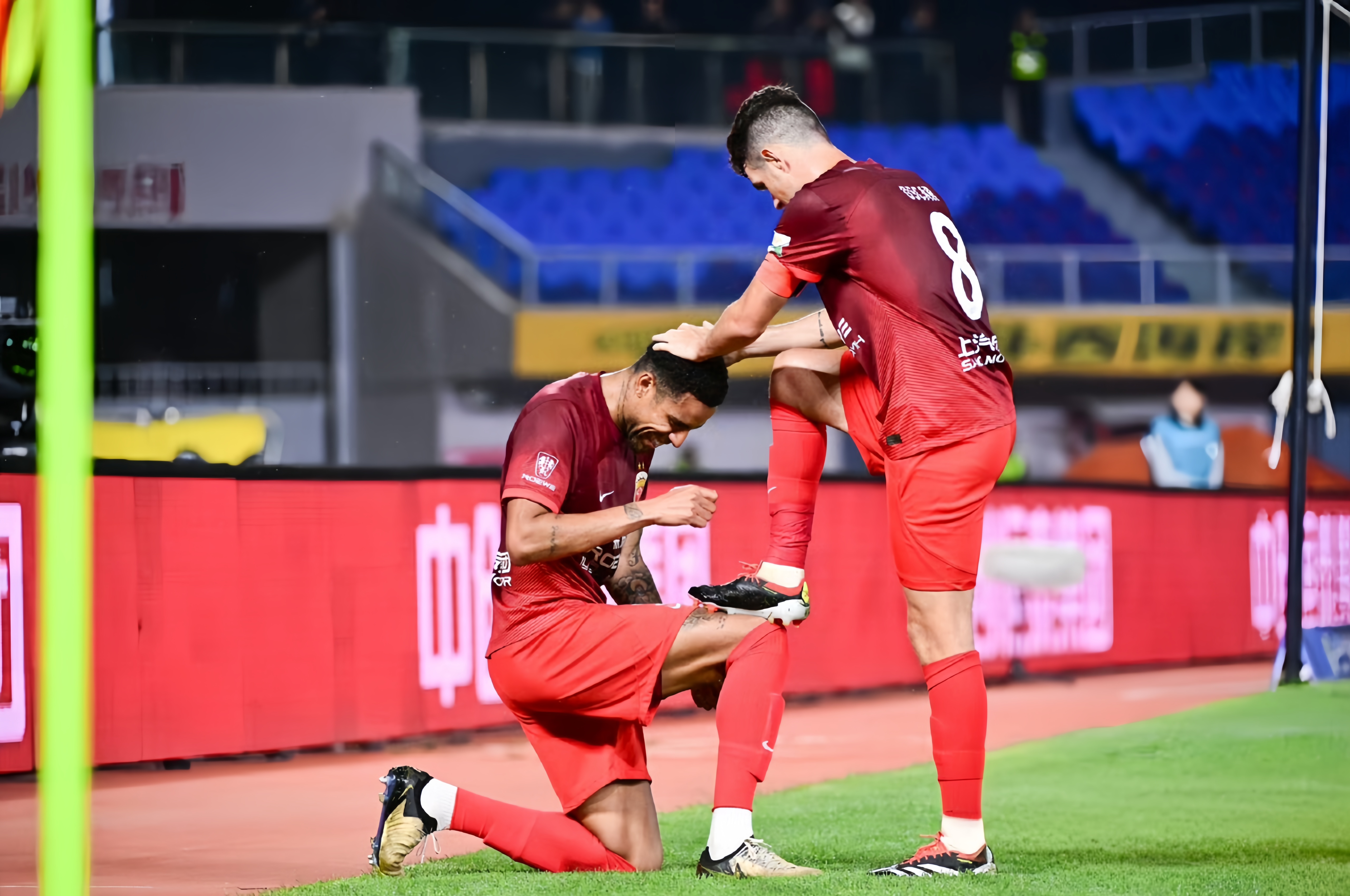 关于临危受命,新援奉献精彩进球铸造胜利!的信息 关于临危受命,新援奉献精彩进球铸造胜利!的信息