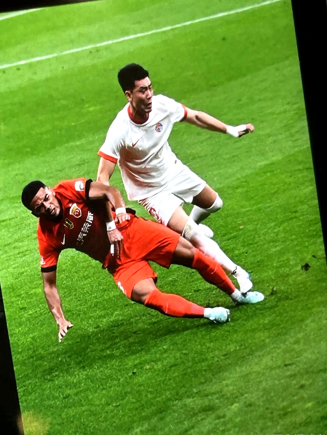 球队连败局面不乐观,球员面临压力巨大 球队连败局面不乐观,球员面临压力巨大