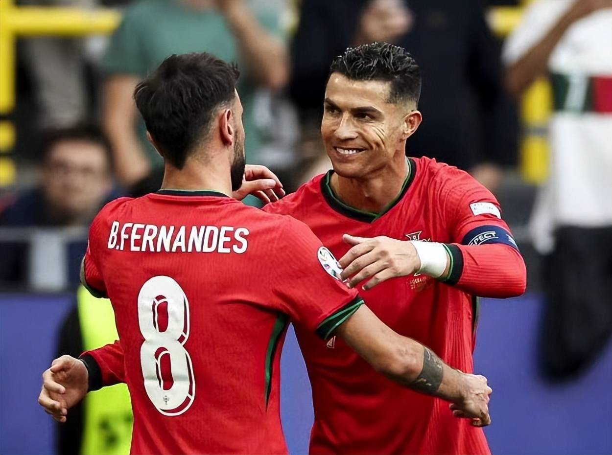 乌克兰横扫罗马，C罗扛起全队