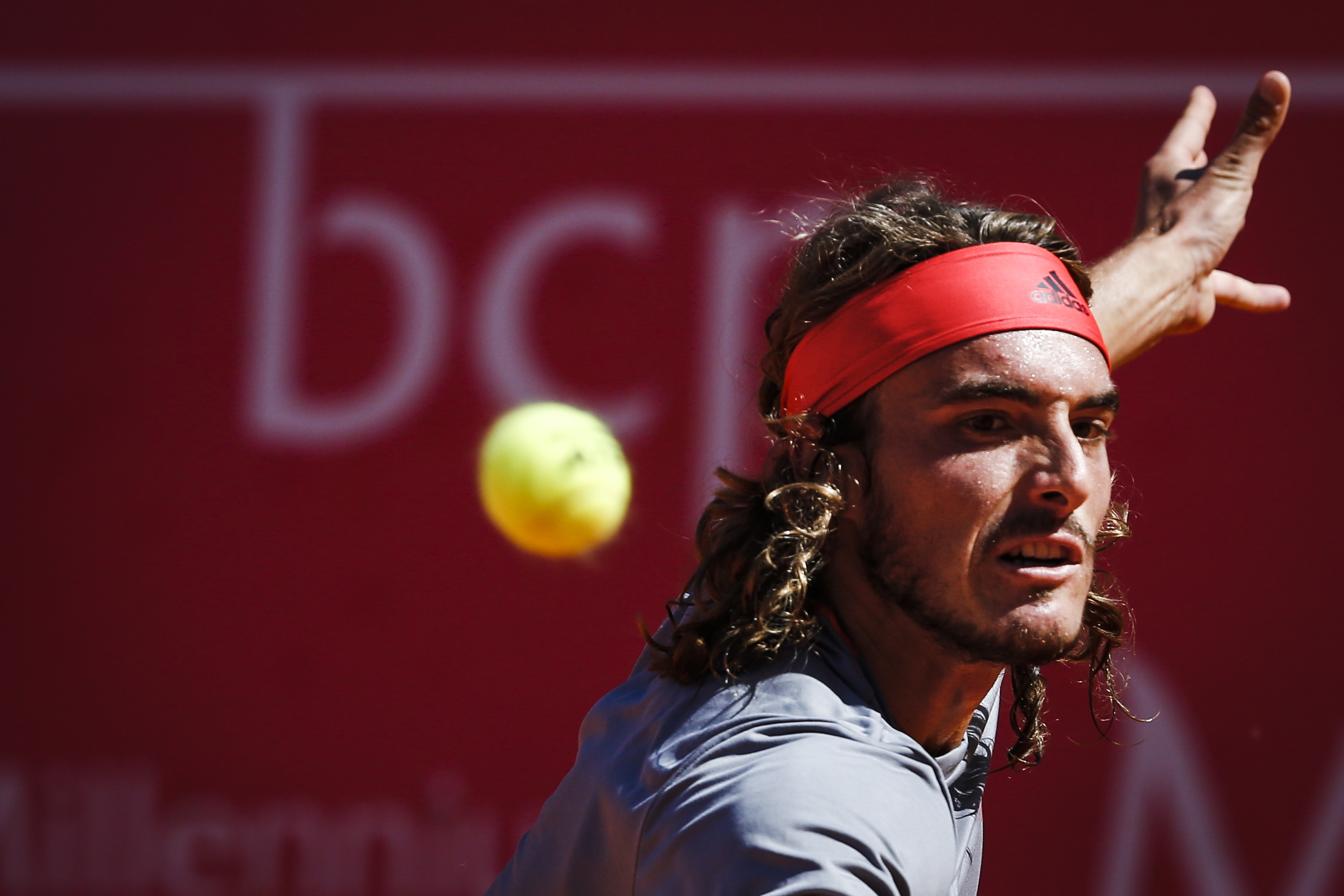 关于西班牙网球队绝杀美国网球队，西西帕斯制霸全场的信息