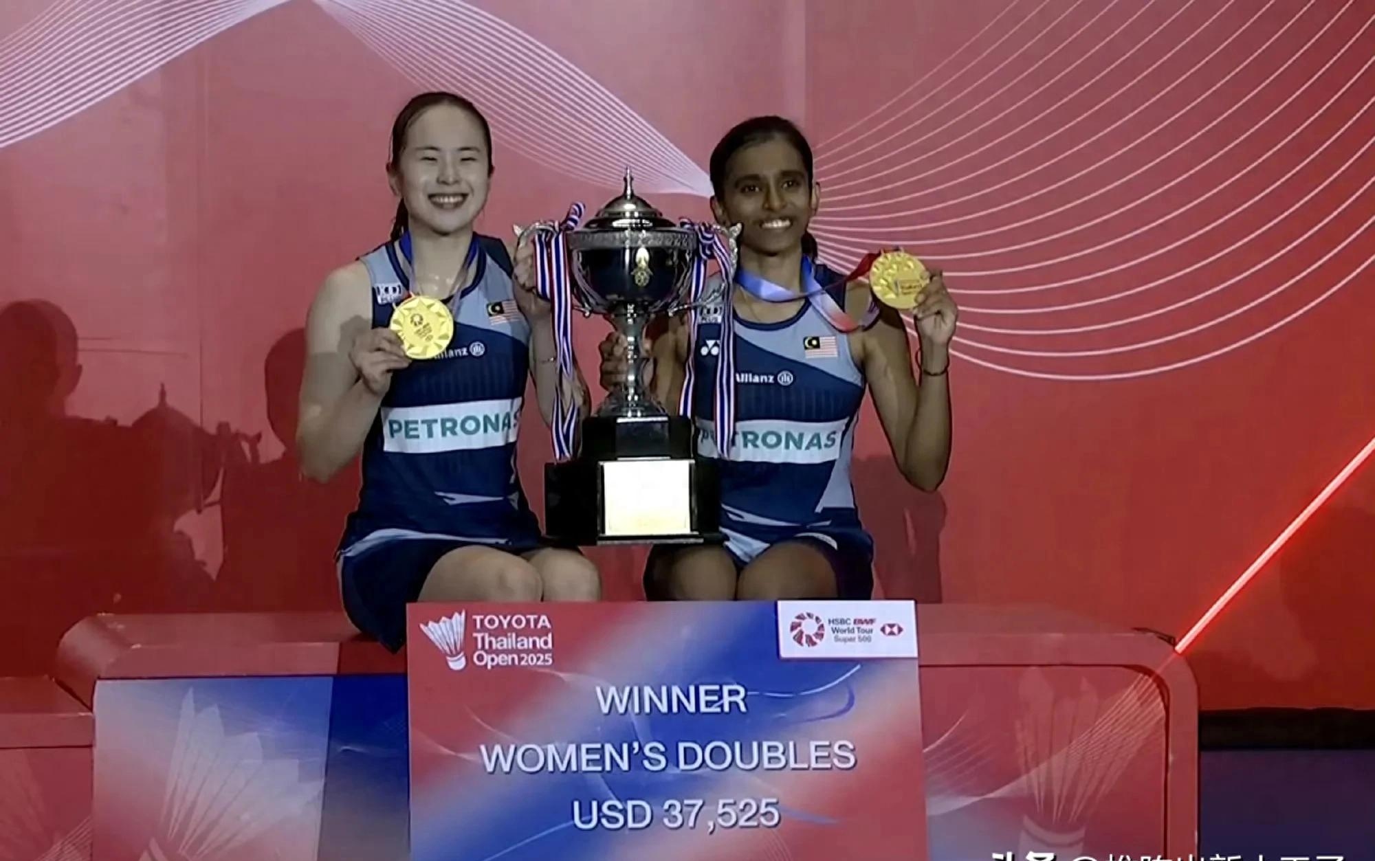 包含马来西亚队横扫韩国队,陈雨菲刷新纪录的词条 包含马来西亚队横扫韩国队,陈雨菲刷新纪录的词条