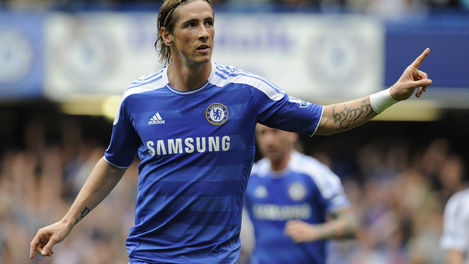 赛道上的双面君王，萨卡在F1街道赛之夜的攻防艺术