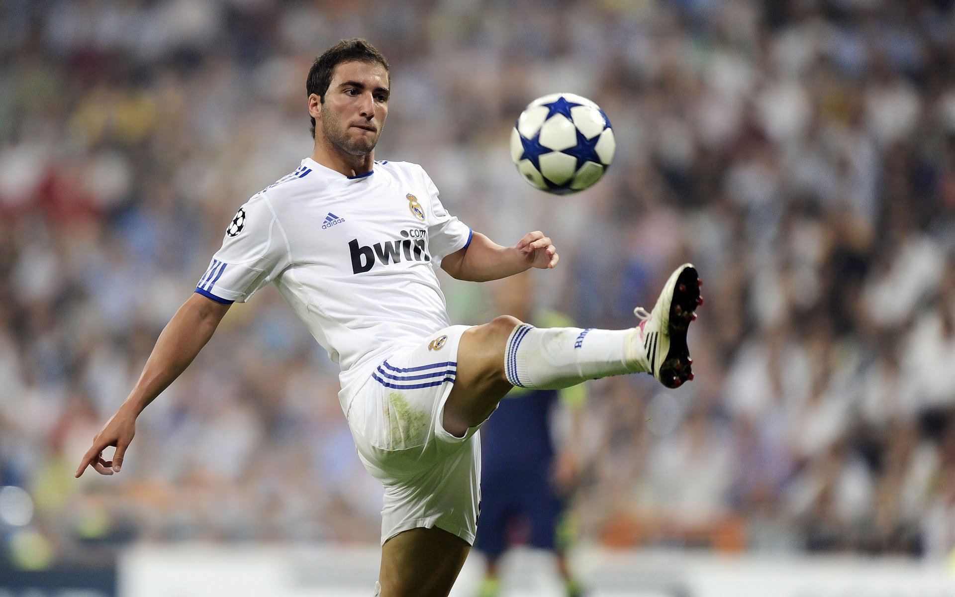 赛道与绿茵的共振，贝林厄姆在F1街道赛之夜的决胜时刻